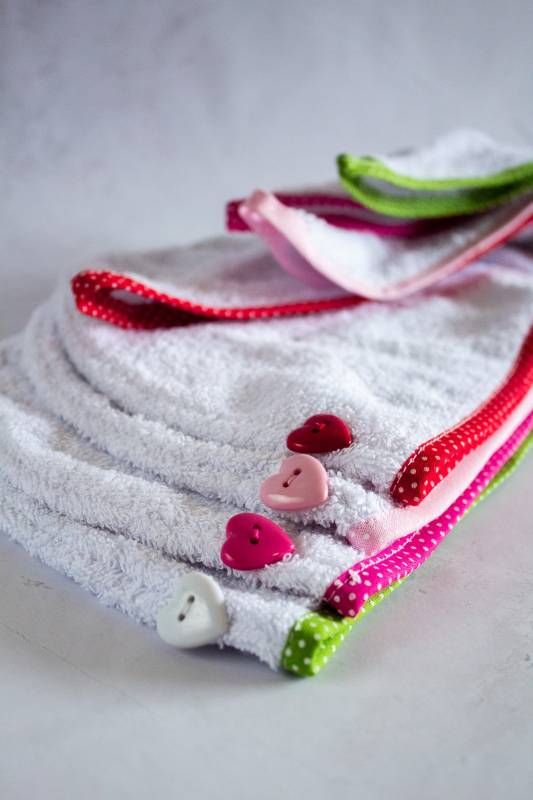 Turbante Corazon - Toalla Blanca Con Boton Corazon + Esponja